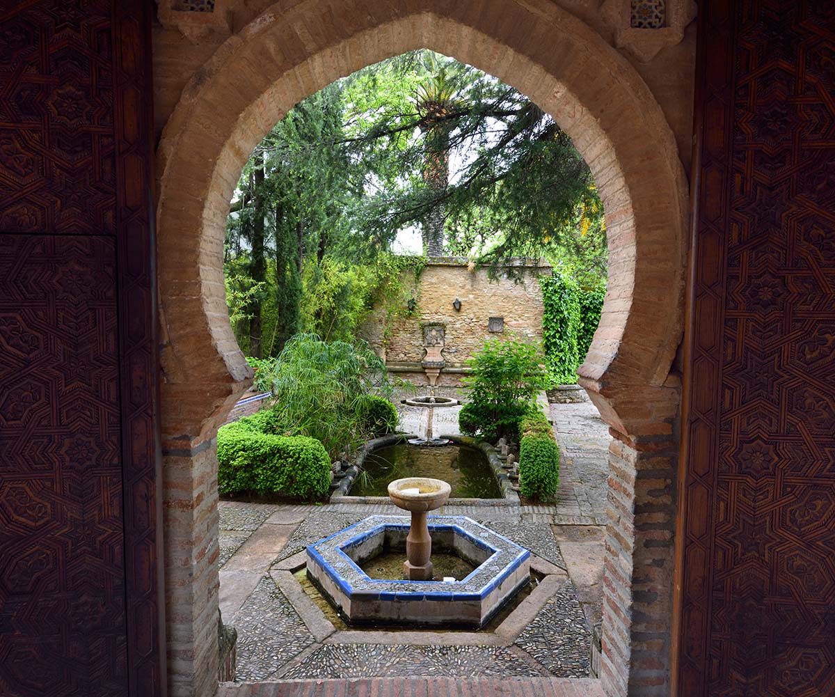 Garten mit Wasser gestalten ­ Spanischer Gartenstil dominic